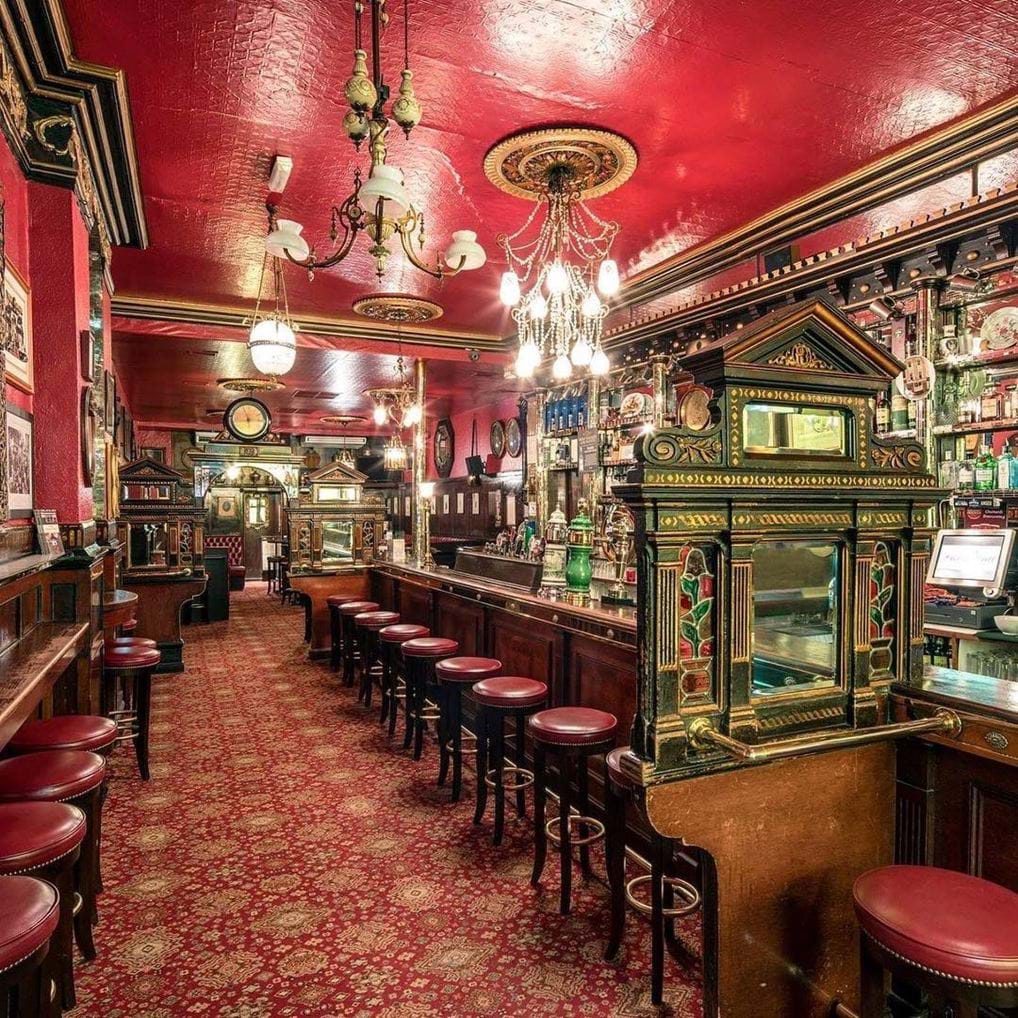 <p>&copy; <a href="https://www.instagram.com/p/BxAqX5rnGDC/">The Long Hall Pub (@thelonghalldublin) </a></p>